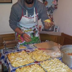 In posa con i tortelli