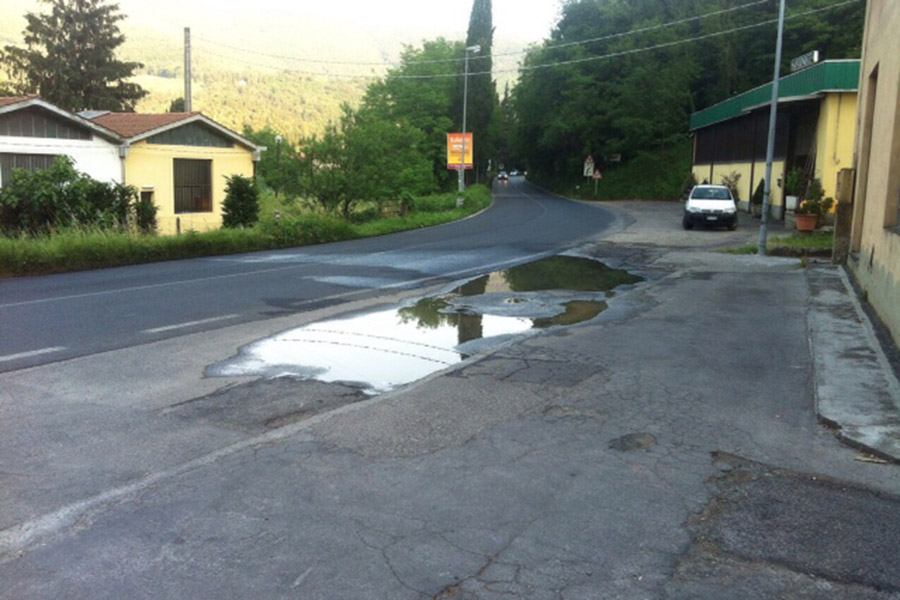 Un laghetto al margine dell’ex strada statale