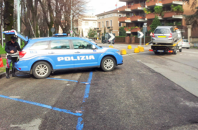 La polizia stradale al lavoro