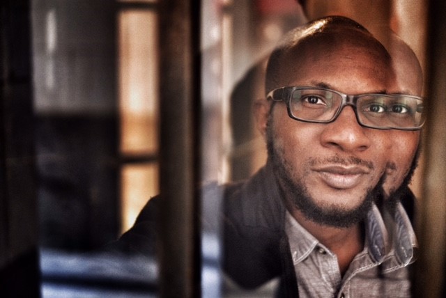 Ritratto Teju Cole (foto di Martin Lengemann)