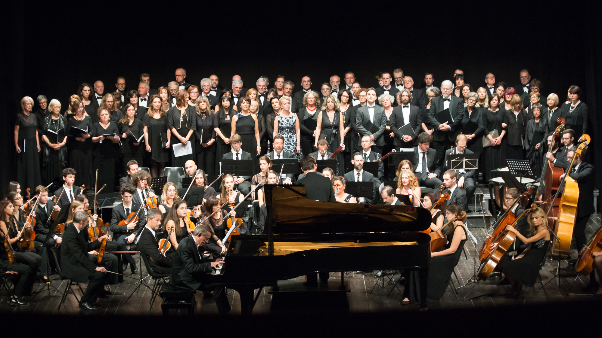 Oida Orchestra di Arezzo suona a Foligno con Simone Cristicchi