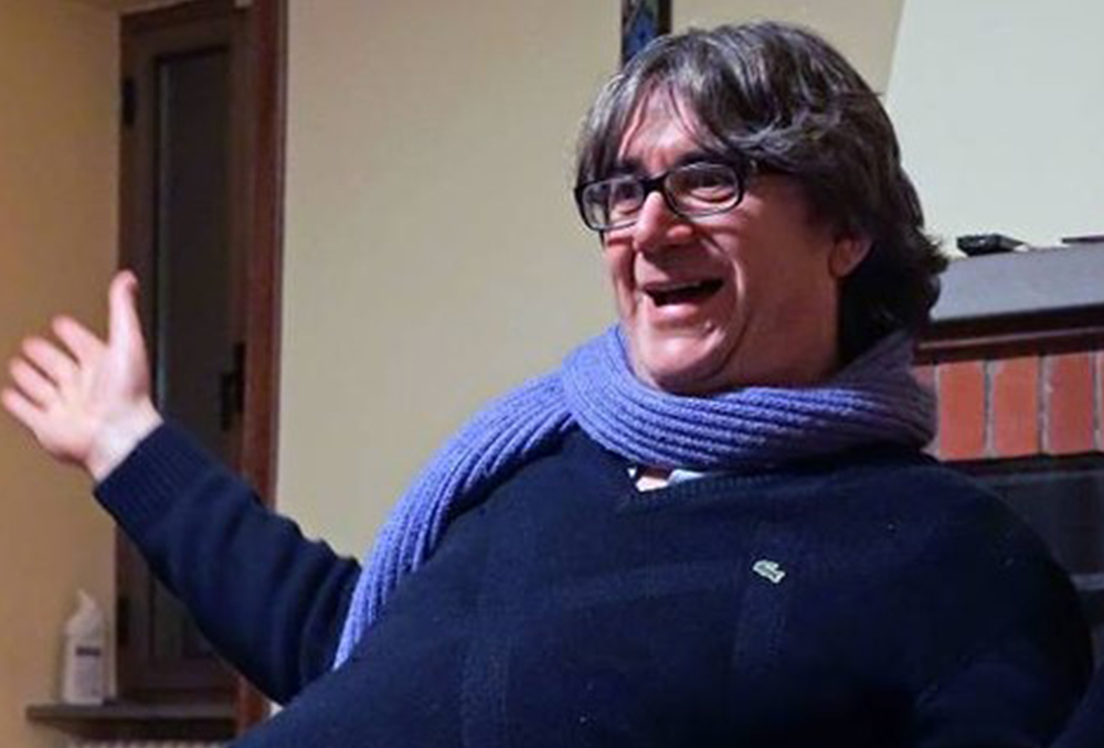 Don Massimo Biancalani parla della “sua” Chiesa alla Feltrinelli di Arezzo