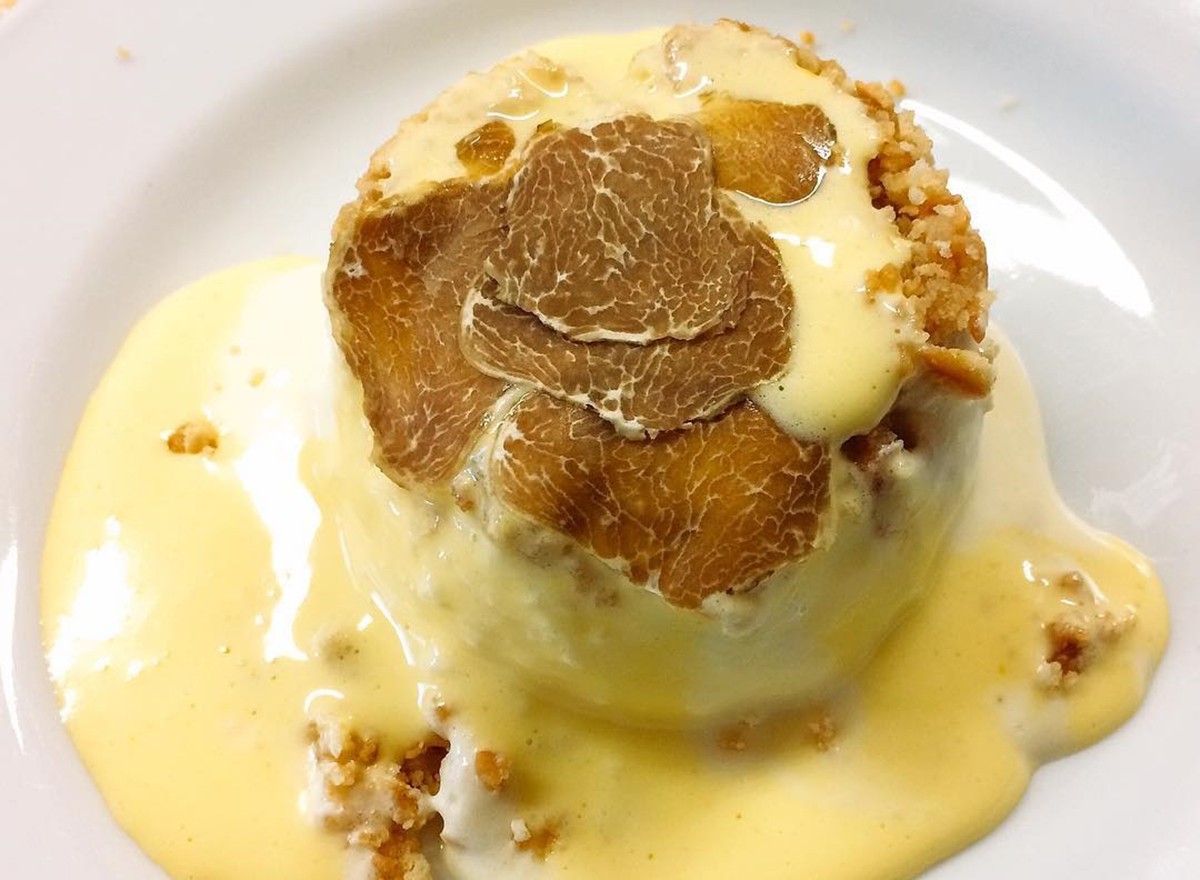 Un budino con il tartufo bianco delle Crete Senesi