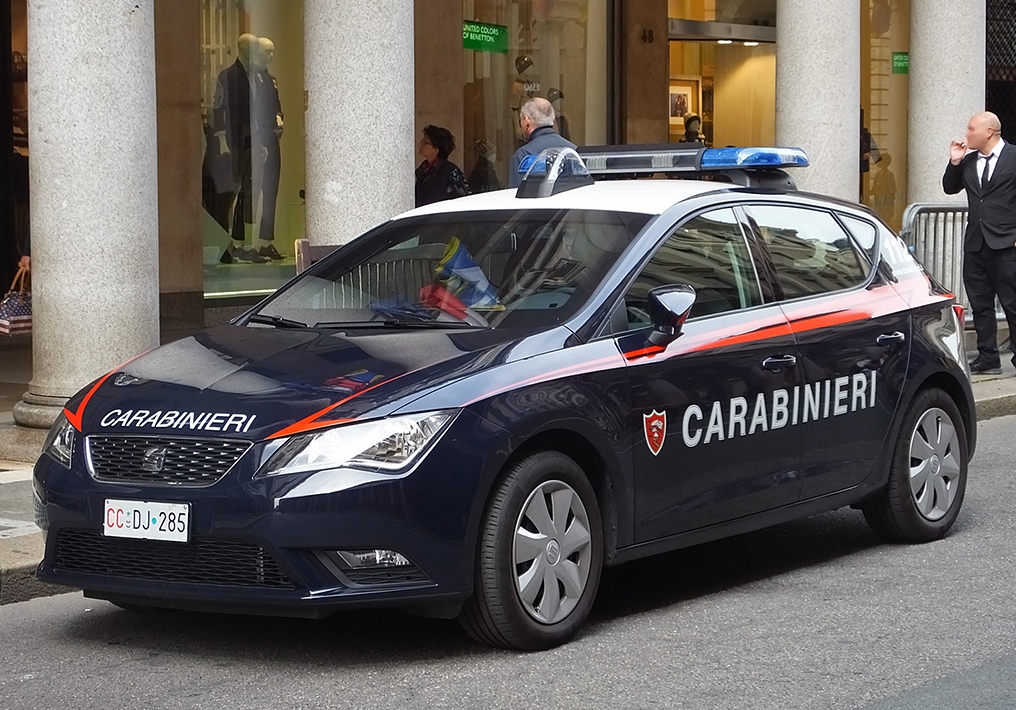 I carabinieri ritrovano e restituiscono 10 opere d’arte rubate. Ladri traditi da un guanto