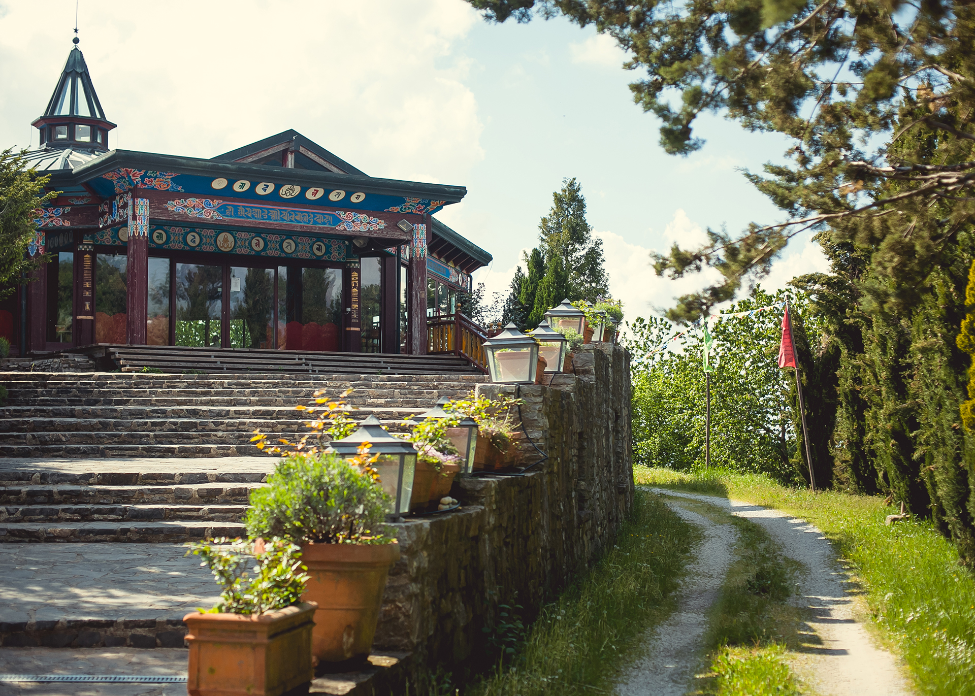 Poesia E Aforismi Dal Tibet Un Mondo Da Conoscere Paese Sera