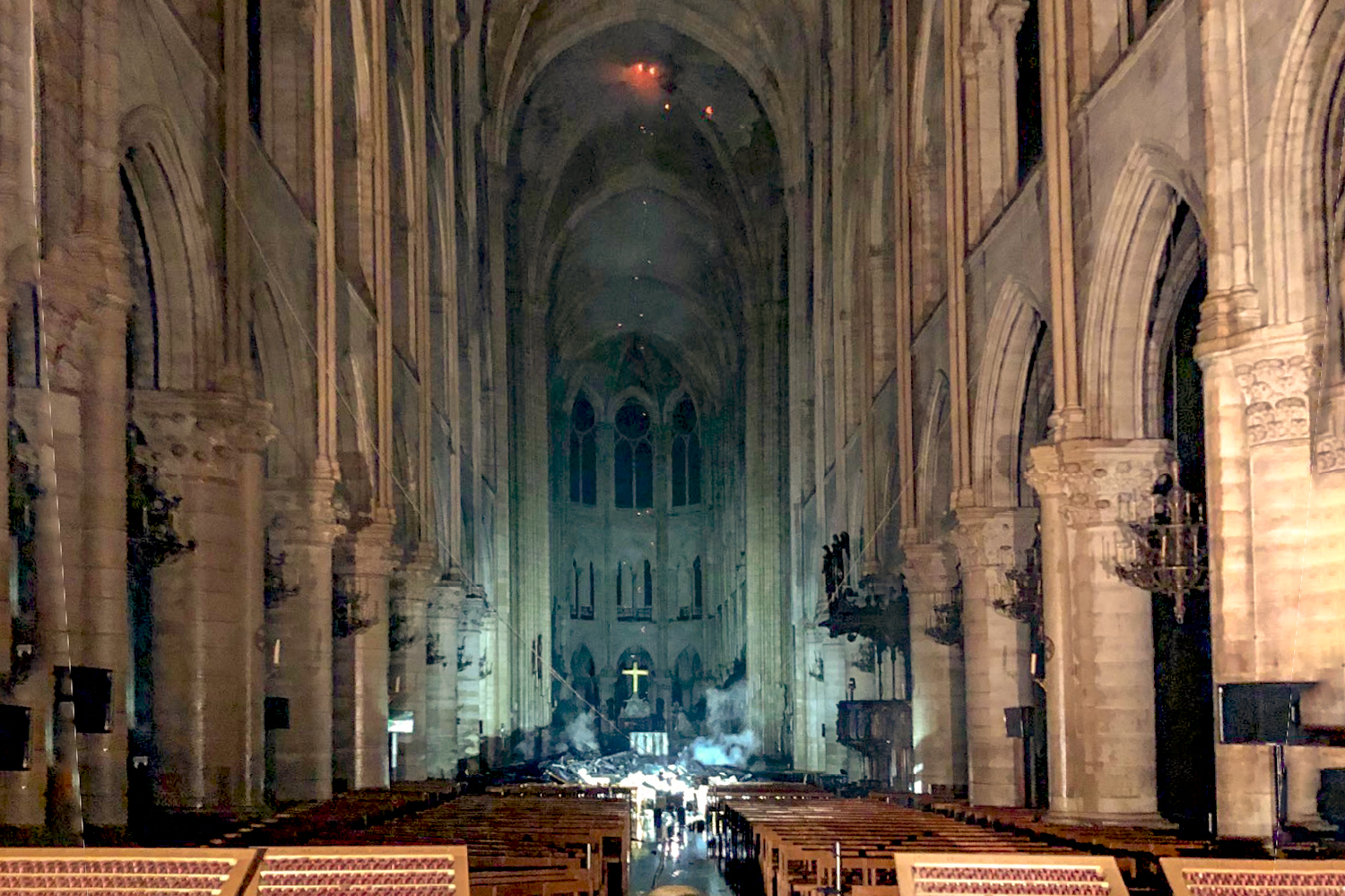 Notre Dame: la struttura è salva. I video dai social