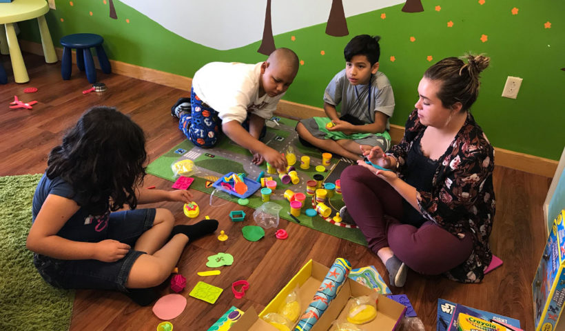 Maestra con bambini