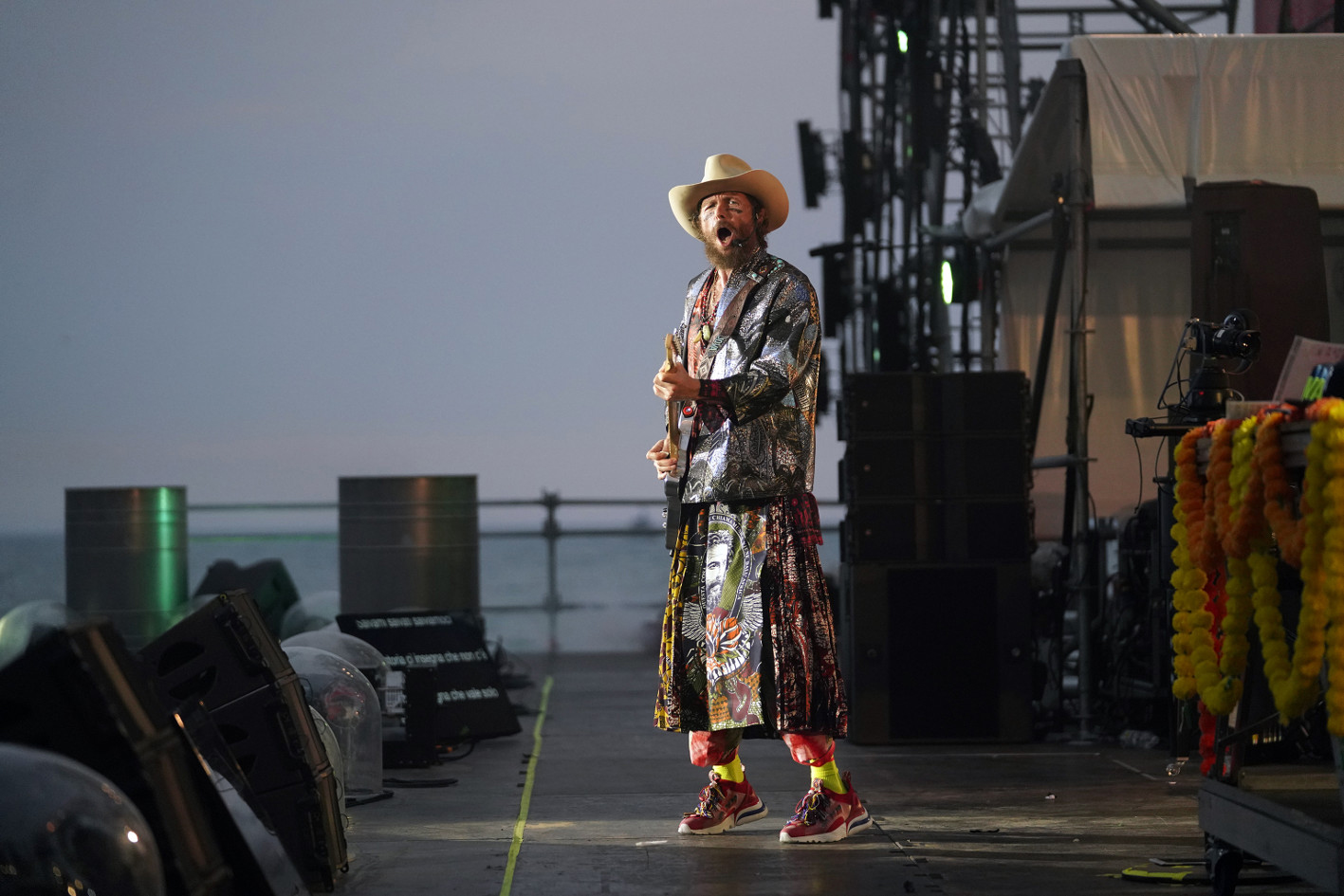 Jovanotti in un momento del Jova Beach Party 2019