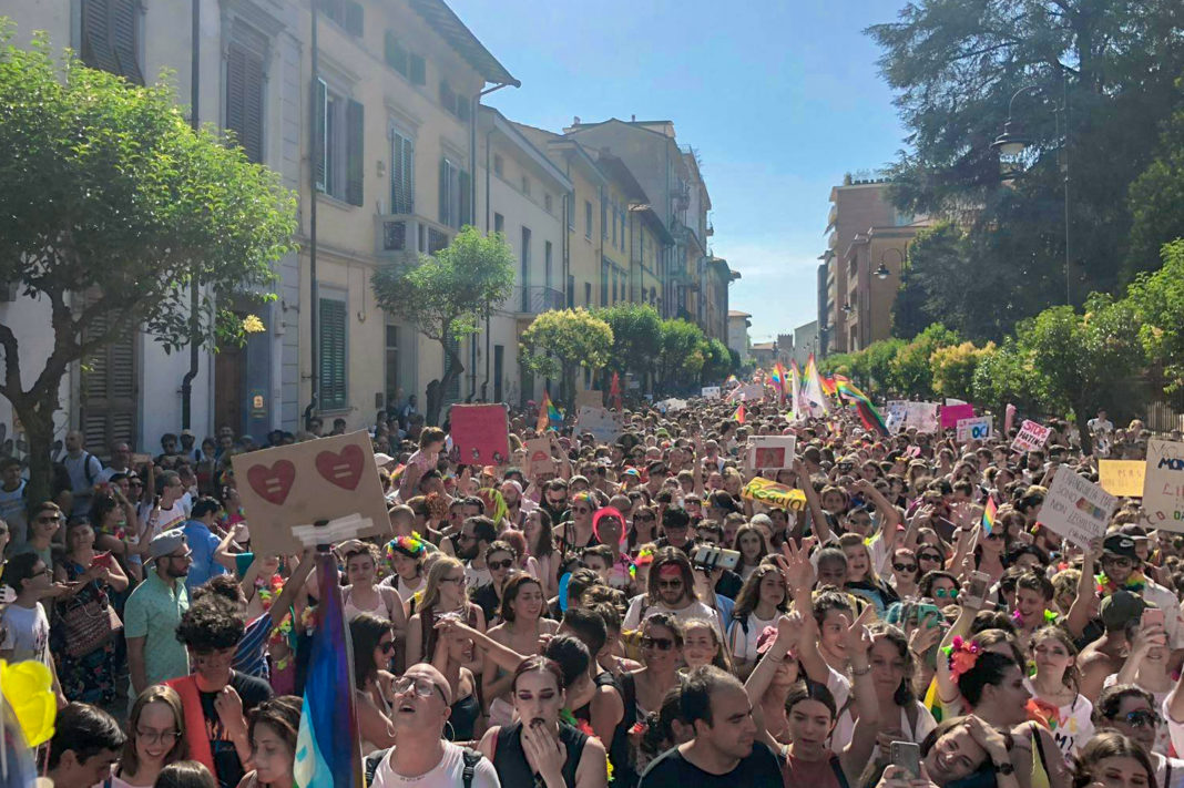 La parata del Toscana Pride di Pisa