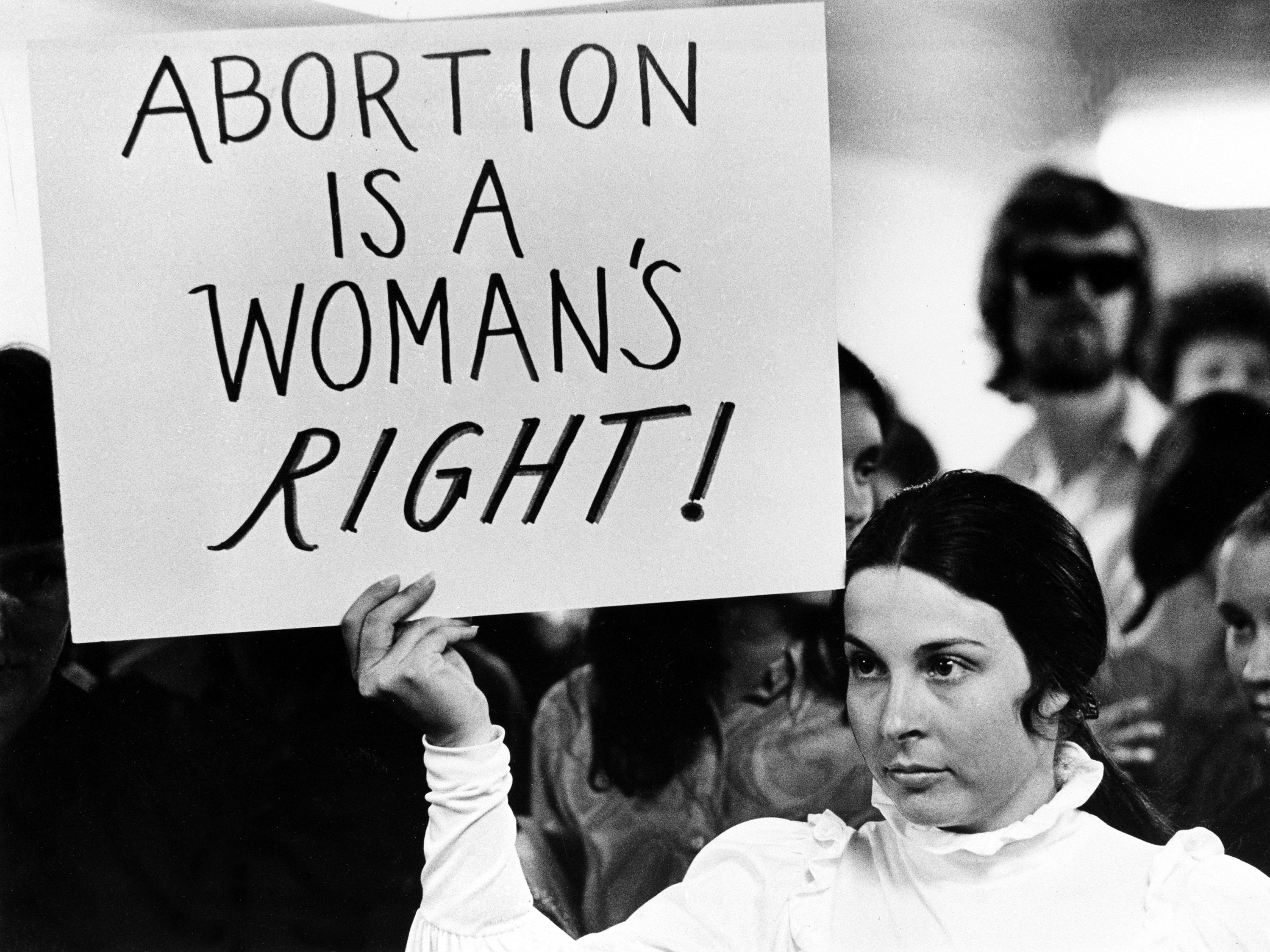 No all’aborto? Altro che difesa della vita: è la voglia maschile di prendersi quello che non si ha