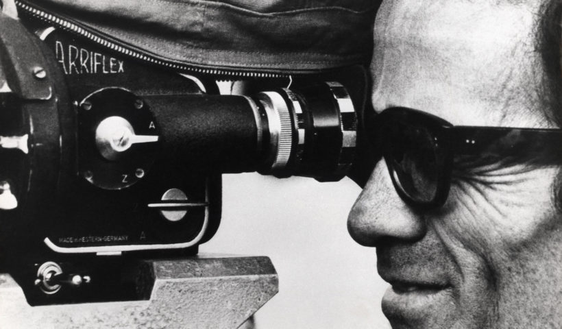 EJ24MJ Uccellacci e uccellini The Hawks and the Sparrows Year : 1966 Italy Director : Pier Paolo Pasolini Pier Paolo Pasolini Shooting picture. Image shot 1966. Exact date unknown.