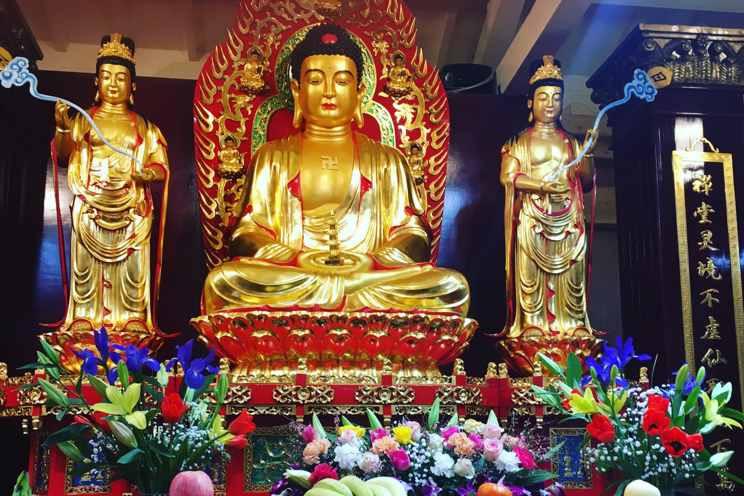 Il tempio buddhista compie 10 anni con sindaco e vescovo