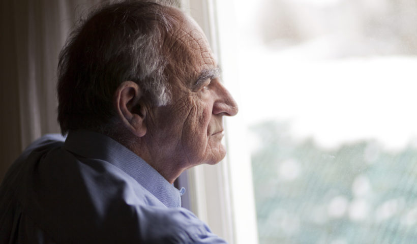 Un anziano malato di alzheimer
