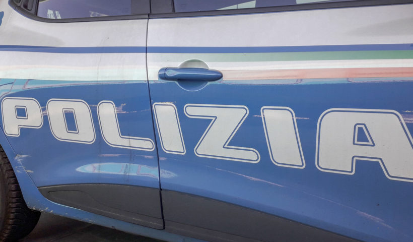 Una volante della polizia