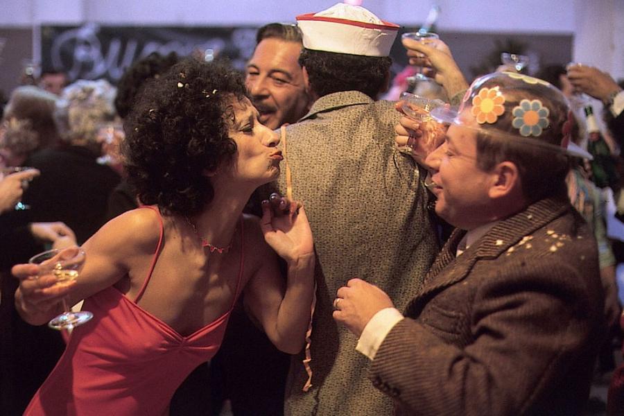 Fantozzi anticipa il capodanno con una cena tremenda al cinema