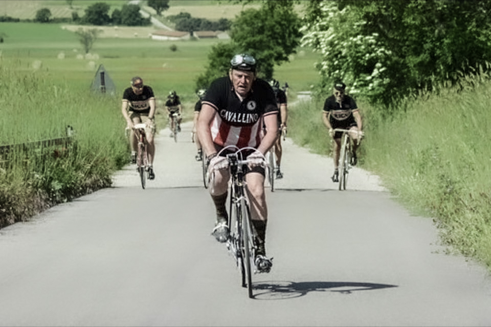 Maglie di lana e polvere: in bici si corre l’Ardita