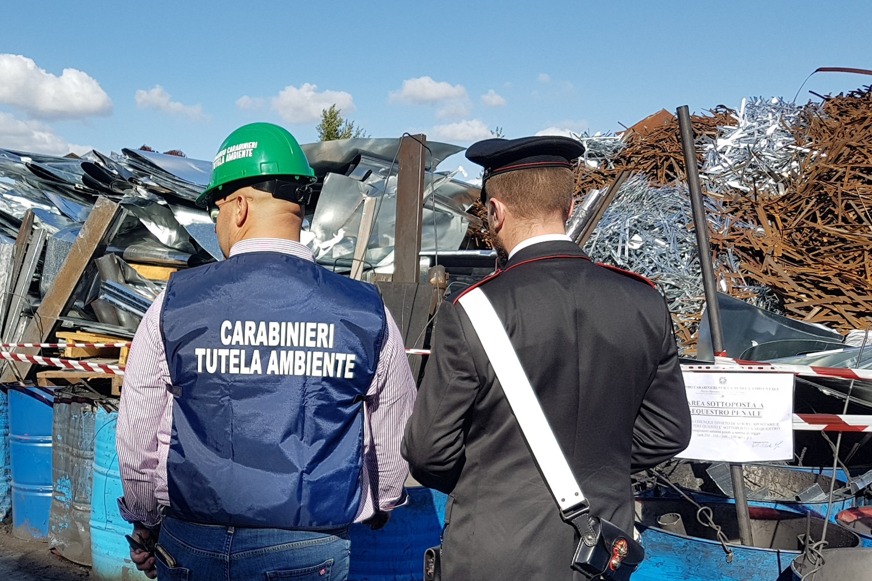 Inquinano fiume e cielo. Denunciati in 12 a Salerno