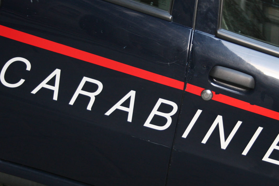 Carabinieri con scritta