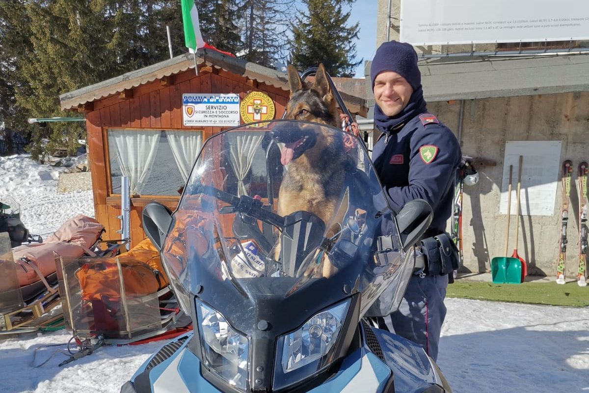 Poliziotto sulla neve a Bormio