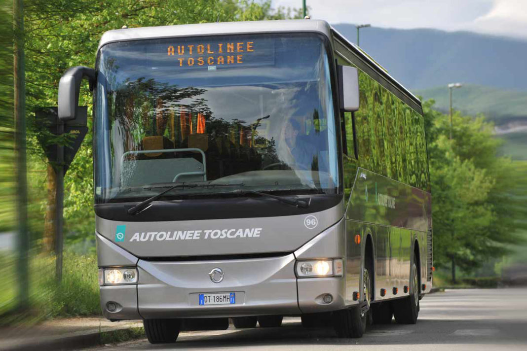 Un autobus di autolinee toscane