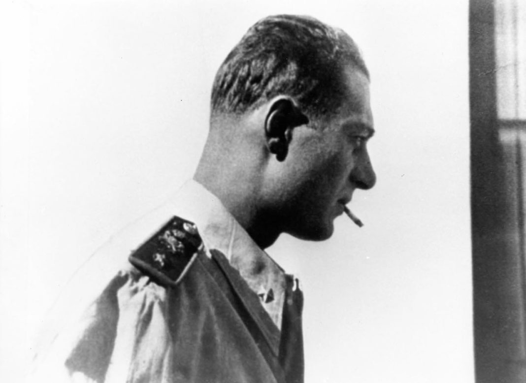 Indro Montanelli in divisa da ufficiale nel 1936
