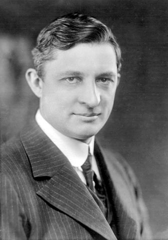 Questa immagine ha l'attributo alt vuoto; il nome del file è 336px-Willis_Carrier_1915-1.jpg