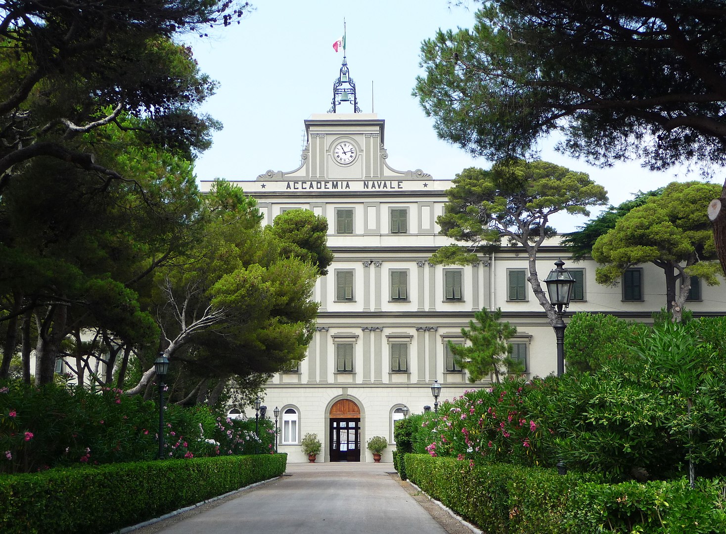 Nasce l’Accademia navale di Livorno.
