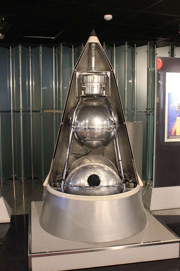Lanciato Sputnik 2 con cagnetta Kudrjavka primo essere vivente nello spazio