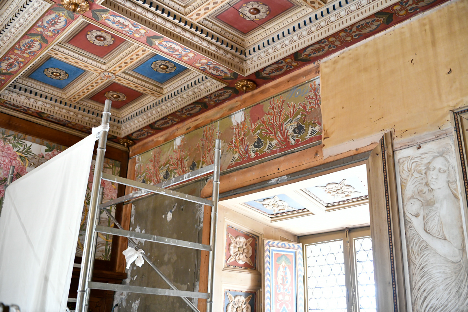  Particolari del ciclo di affreschi scoperto a Villa Puccini a Torre del Lago