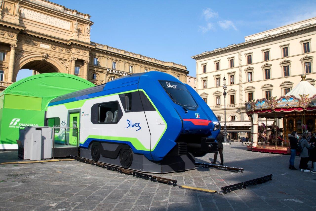 Ferrovie dello Stato: presentato il Blues, primo treno ibrido di Trenitalia