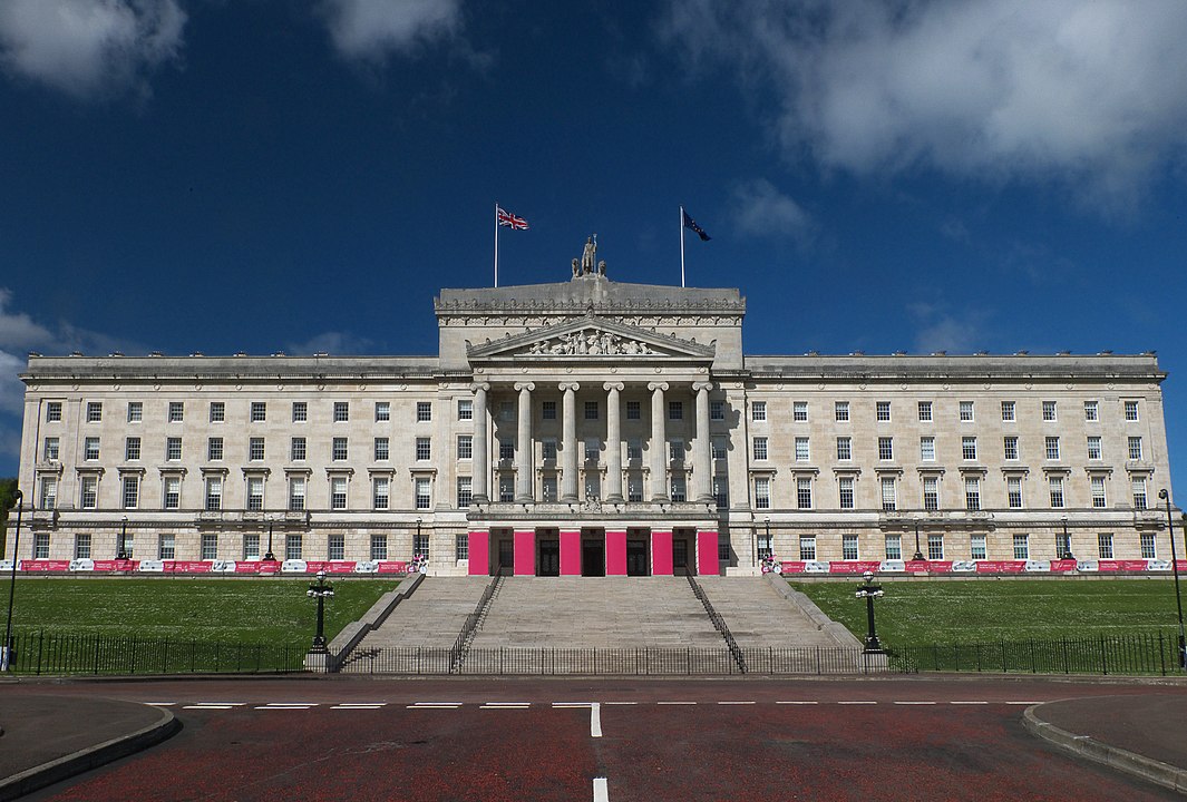 1065px stormont parliament buildings during giro d'italia, may 2014(6)