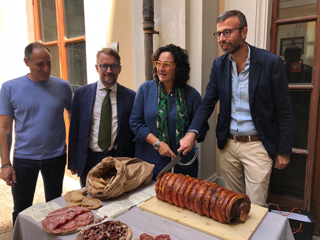 Enogastronomia: al via domani la Sagra della Porchetta a Monte San Savino