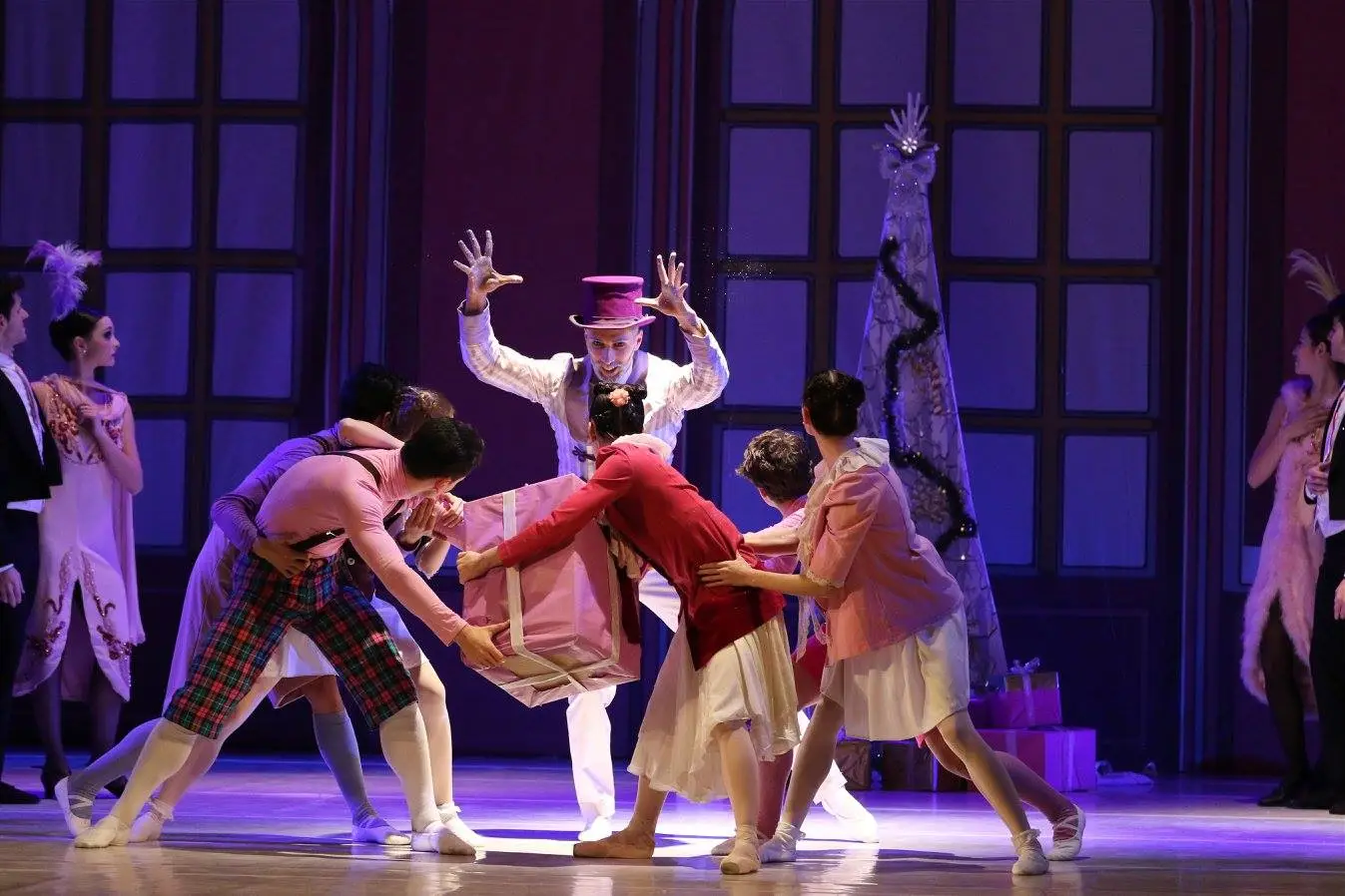 Teatro Verdi Montecatini: lu 26 dic Il balletto natalizio per eccellenza “Lo Schiaccianoci” attualizzato agli Anni Venti