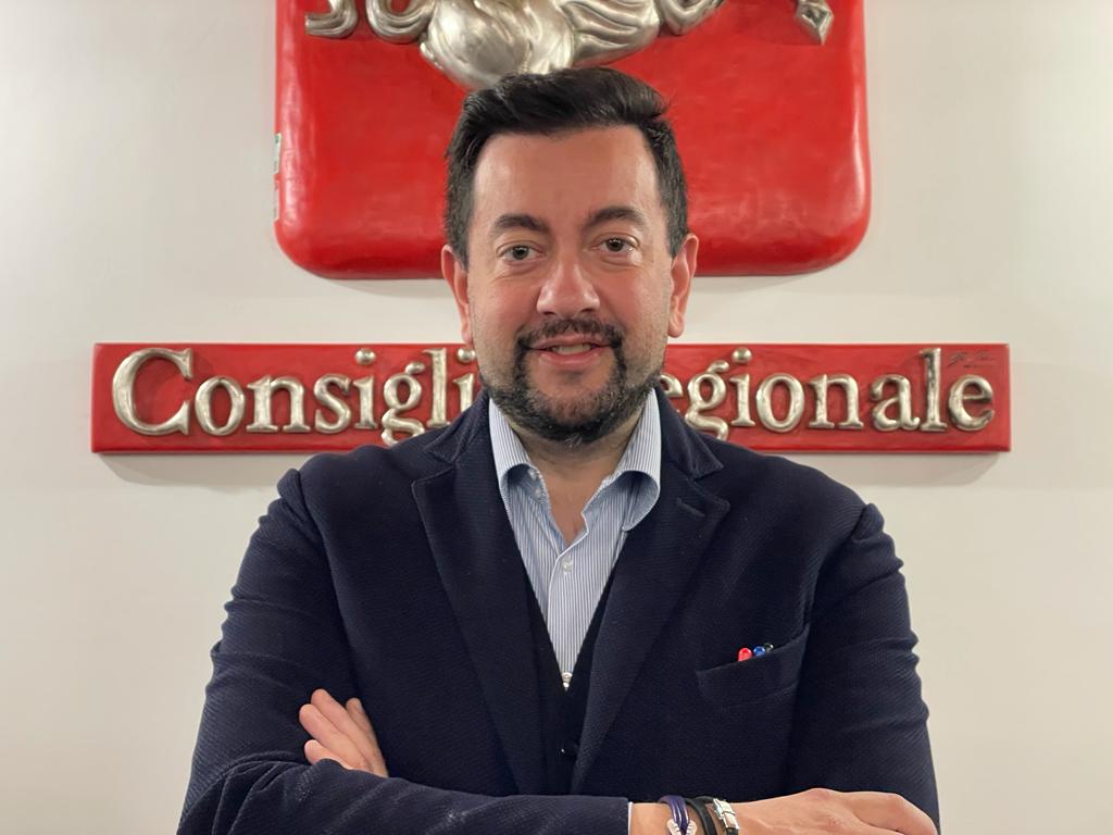 TRASPORTI. TORSELLI E CAPECCHI (FDI): “GIANI CAMBIA ANCORA IDEA SU AT, ENTRO APRILE VANNO SUPERATI I DISSERVIZI ALTRIMENTI SI APRE LA STRADA DELLA RISOLUZIONE DEL CONTRATTO”