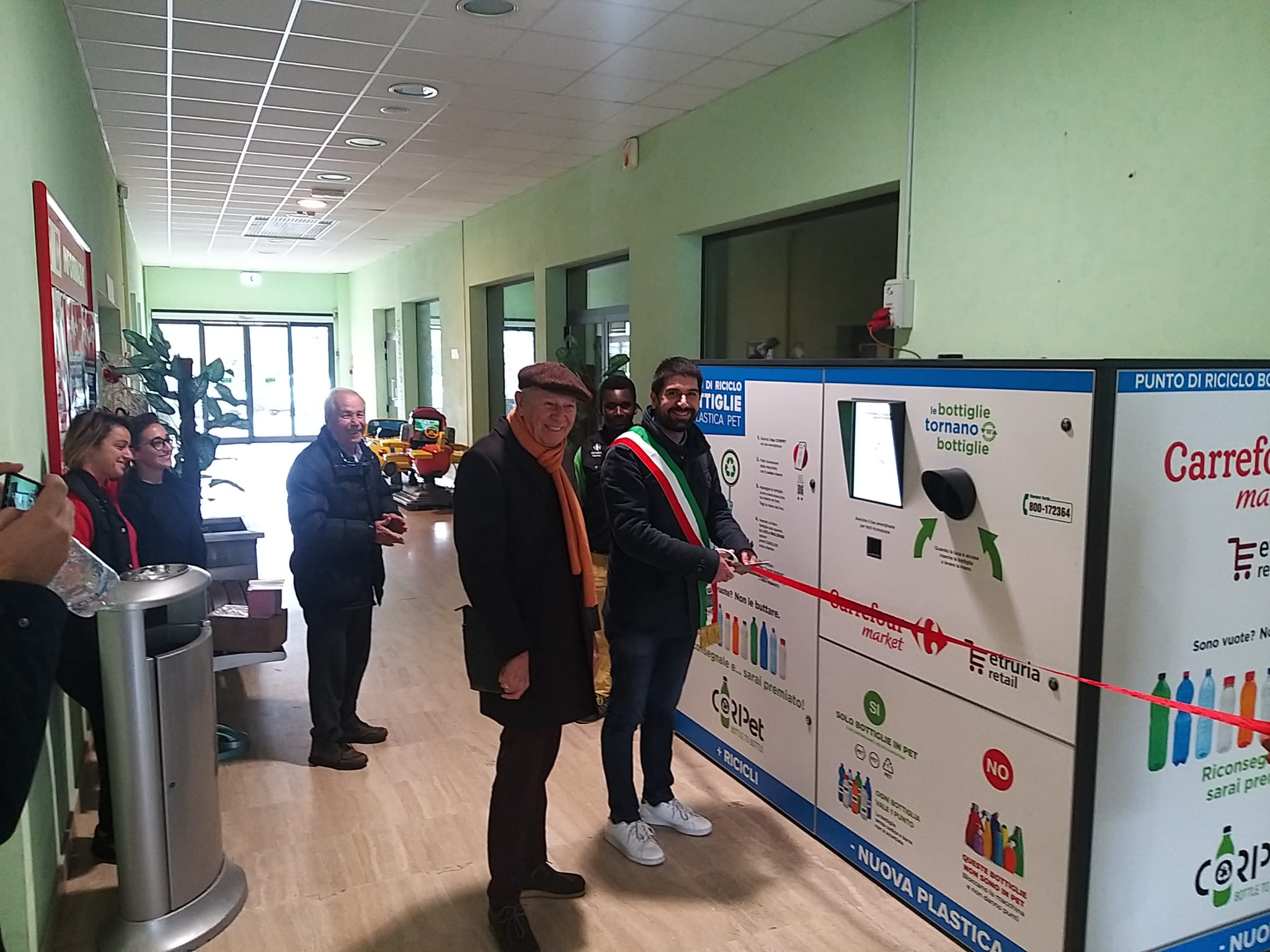 La Valdera sempre più green grazie a Etruria Retail. Inaugurati due ecocompattatori per il riciclo delle bottiglie