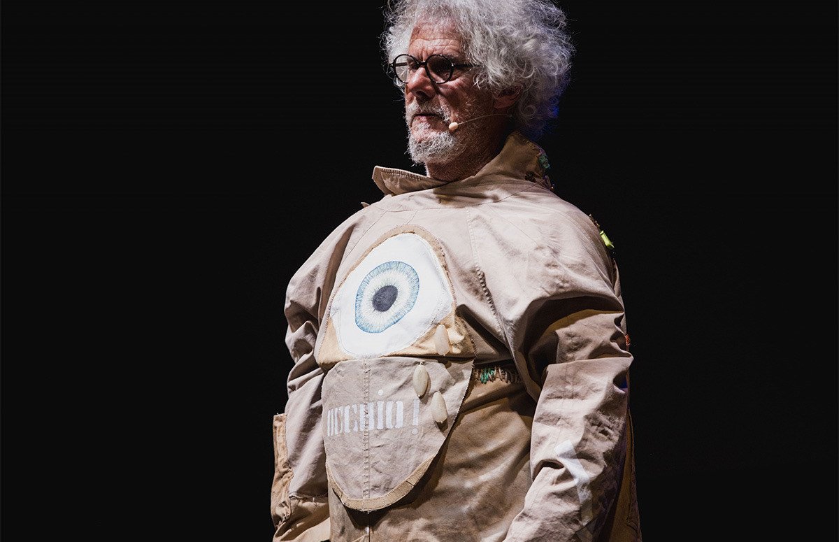 Teatro Verdi Montecatini: sab 25 feb Paolo Migone in “Diario di un impermeabile” parla di generazioni