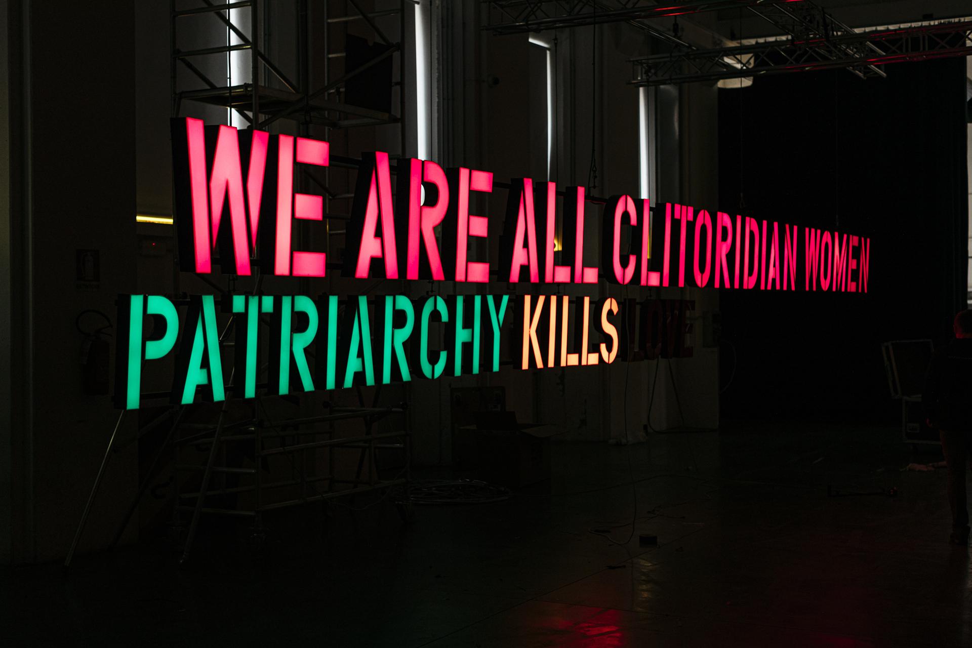 <strong>BASE Milano | Inaugura oggi alle 18.00 la grande installazione luminosa ‘Cancel patriarchy’ di Claire Fontaine nella Ground Hall d’ingresso</strong>
