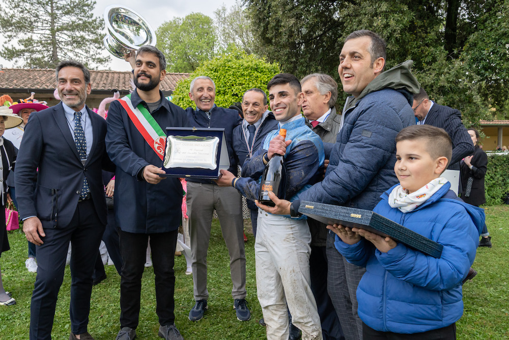 carlo meli cosimo guccione e il fantino alessio satta