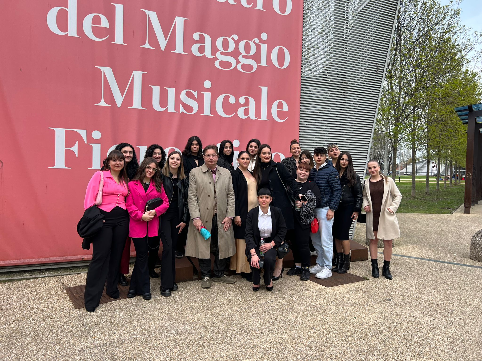 “Una mattina all’opera, le studentesse della IV ABA De Franceschi Pacinotti al Maggio Fiorentino”.