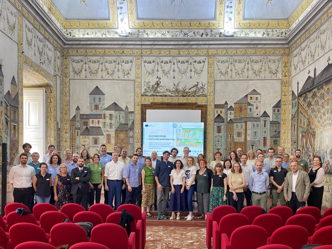 luigi saulino al centro con lo staff unina e i partner digimedfor