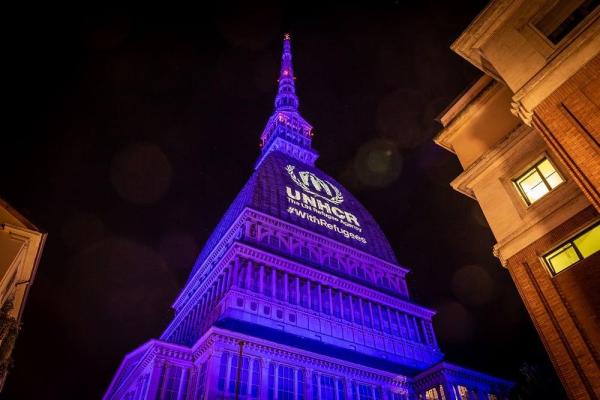 Le città italiane illuminano i loro monumenti per la Giornata Mondiale del Rifugiato