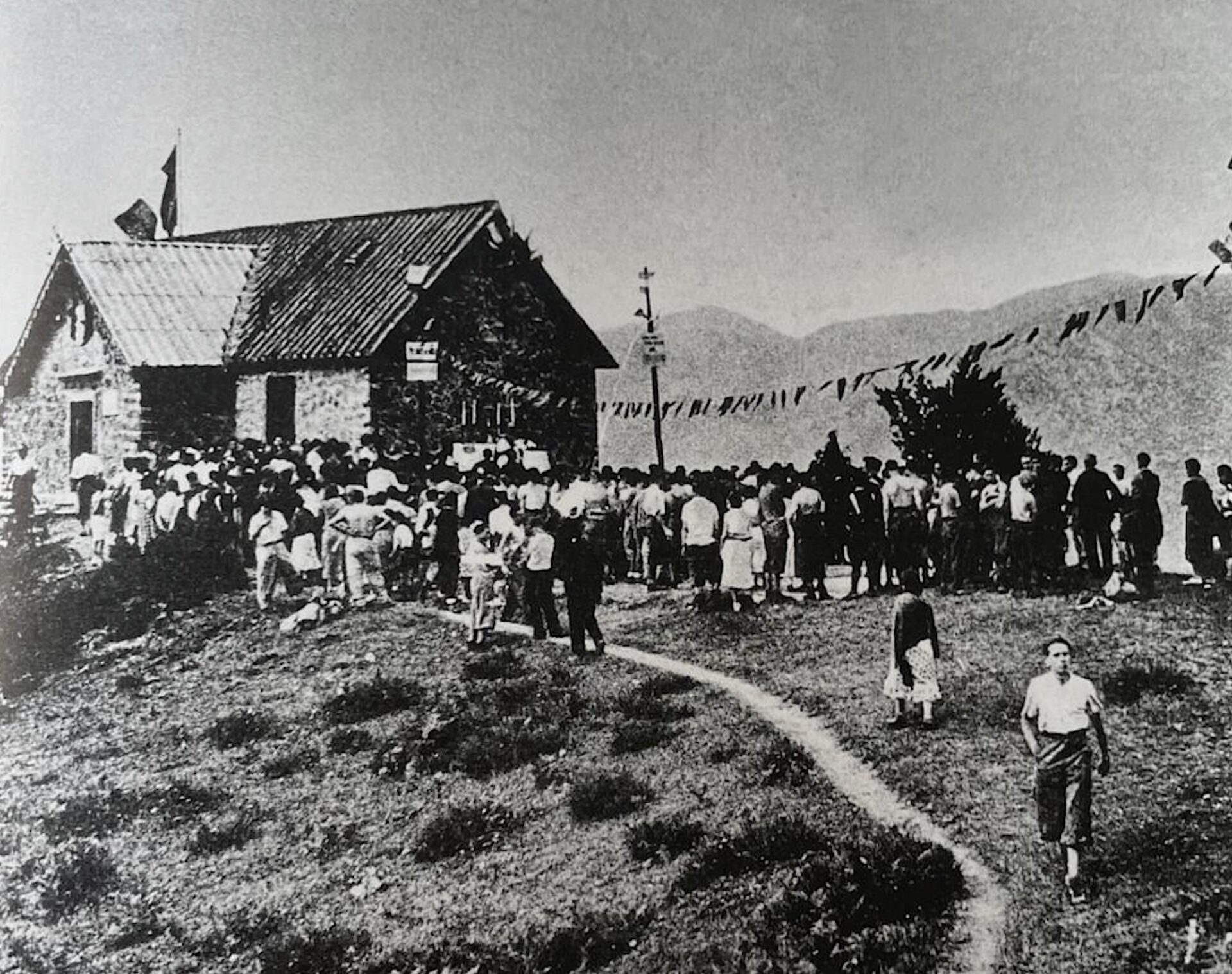 linaugurazione del rifugio pacini in una foto depoca