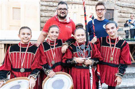 <strong>Piccoli sbandieratori e tamburini tornano a sfidarsi in Piazza Grande a Montepulciano per la 39^ edizione del concorso tra le giovani generazioni</strong>