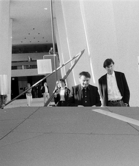 fulvio e marco bit ilo ginevra mostra daniel libeslind in secondo piano a sinstra nella foto ginevra 1988