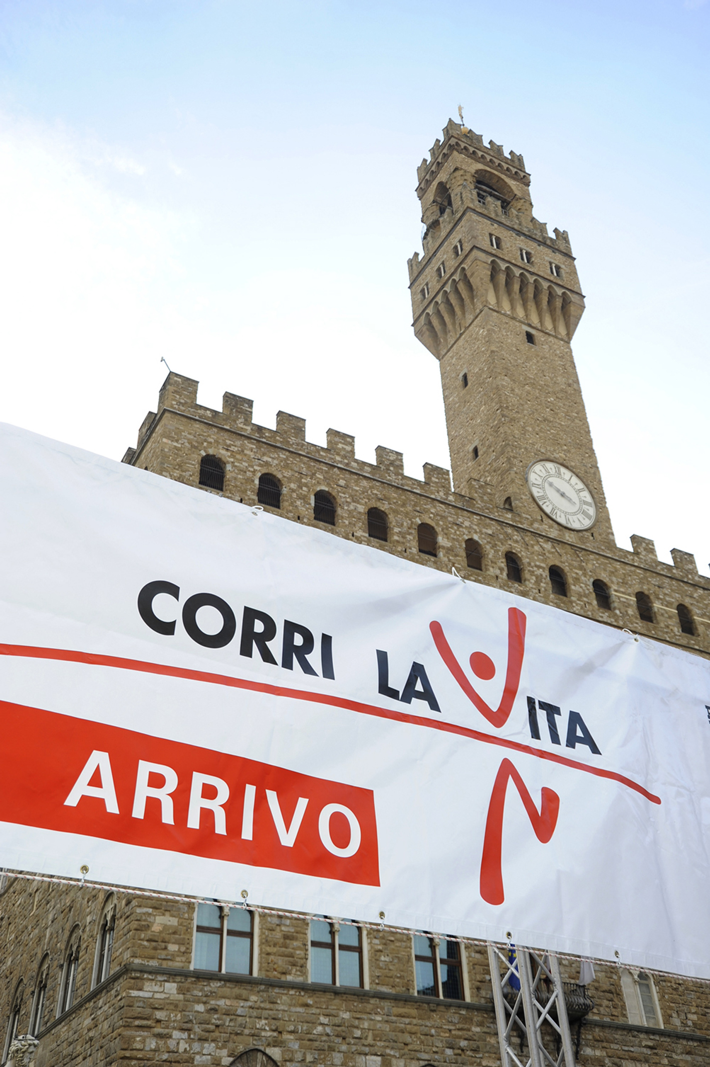 CORRI LA VITA TORNA NEL CENTRO DI FIRENZE  disponibili le magliette