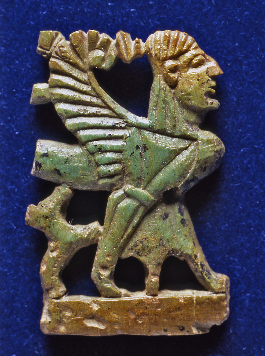 placchetta traforata in avorio con sirena sfinge vii sec. a.c. sesto fiorentino (fi), tomba della montagnola bassa