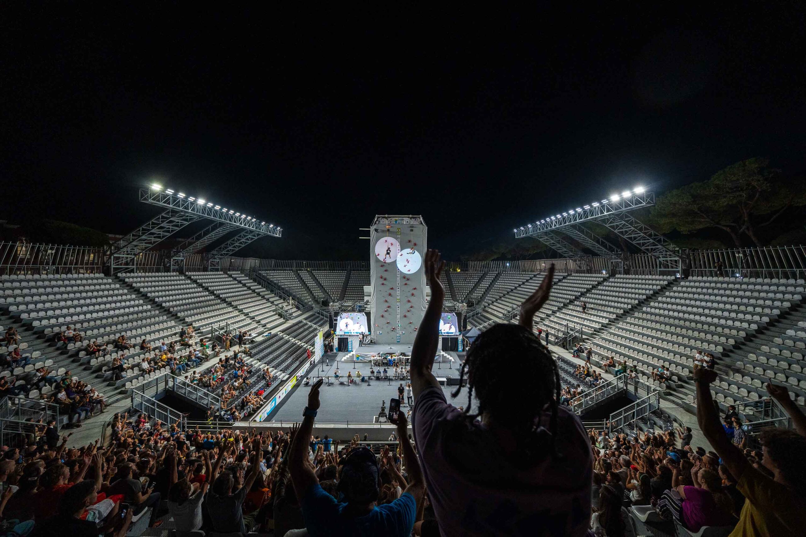 <strong>UNA FINALE AD ALTO TASSO ADRENALINICO PER LA QUALIFICA OLIMPICA CONTINENTALE DI ARRAMPICATA SPEED ALLA GRAND STAND ARENA</strong>