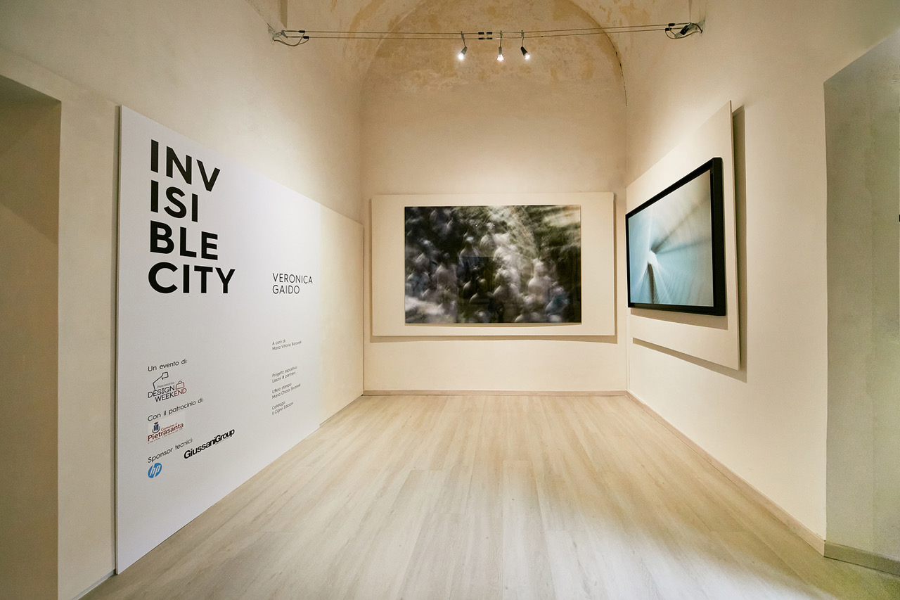 3 mostra invisible city di veronica gaido chiostro sant agostino pietrasanta lu 1