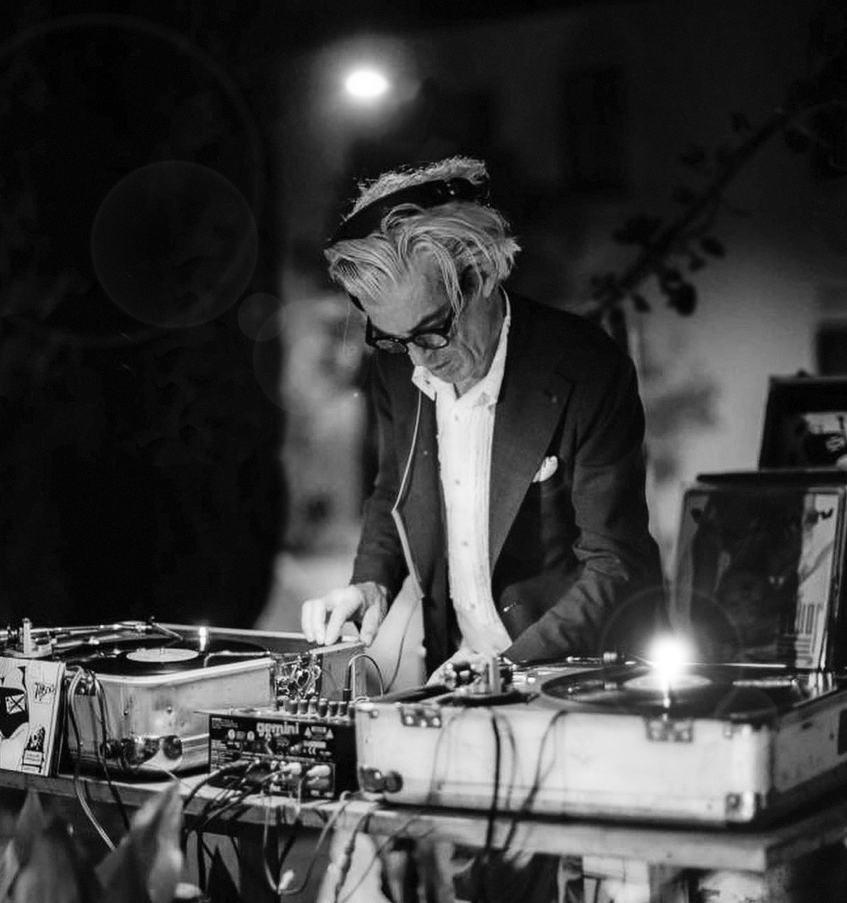 aq dj