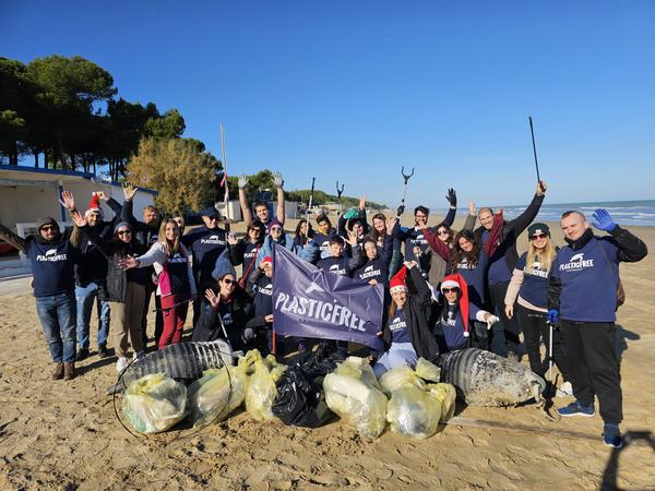 <strong>ABRUZZO: CLEAN UP PRENATALIZIO A PINETO (TERAMO) CON 120 KG DI RIFIUTI RIMOSSI DALLA COSTA</strong>